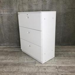 【A4ファイルも沢山収納可能な３段ラテラル書庫！収納力抜群！】■イトーキ（ITOKI）製　シンライン（THIN LINE）シリーズ　3段ラテラル　ローキャビネット　■ホワイト　■ホワイト天板付き　■シリンダー錠