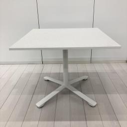 【会議用としても！休憩室用としても！ちょっとした作業テーブルとしても人気の高い万能な四角テーブルが入荷！】■イトーキ(ITOKI)製　ノットワーク(Knot Work)シリーズ　四角テーブル　会議用　リフレッシュスペース　W900㎜　■ホワイト　【関東倉庫在庫品】【弊社使用欄：A01064150】【HU】