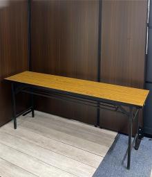 【会議室や集会場などにバツグンな商品の入荷です！】■その他メーカー製　折り畳みテーブル　W1800mm×D450mm　■木目ブラウン