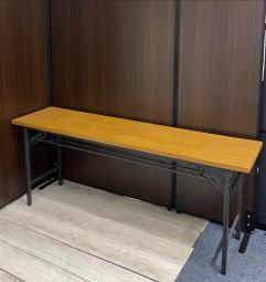 【会議室や集会場などにバツグンな商品の入荷です！】■その他メーカー製　折り畳みテーブル　W1800mm×D450mm　■木目ブラウン