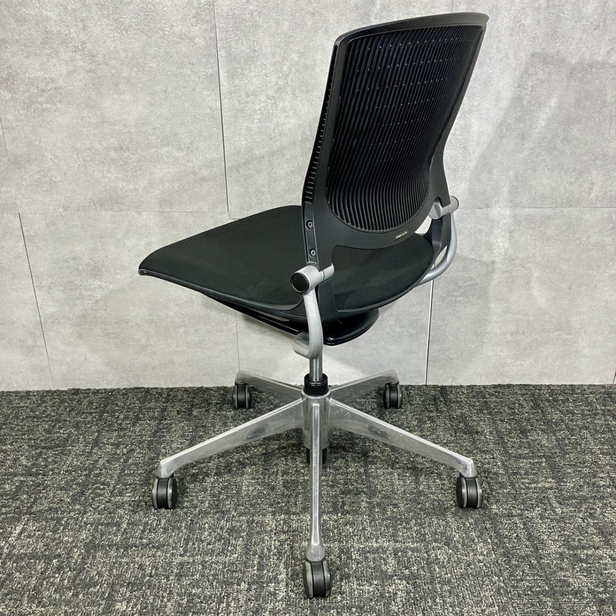 グラータチェア 中古 オカムラ ミーティングチェア グラータ Grata ミーティングチェア 肘付 グリーン 8142EA 中古オフィス家具 オカムラ okamura ミーティングチェア Grata グラータチェア 4本脚