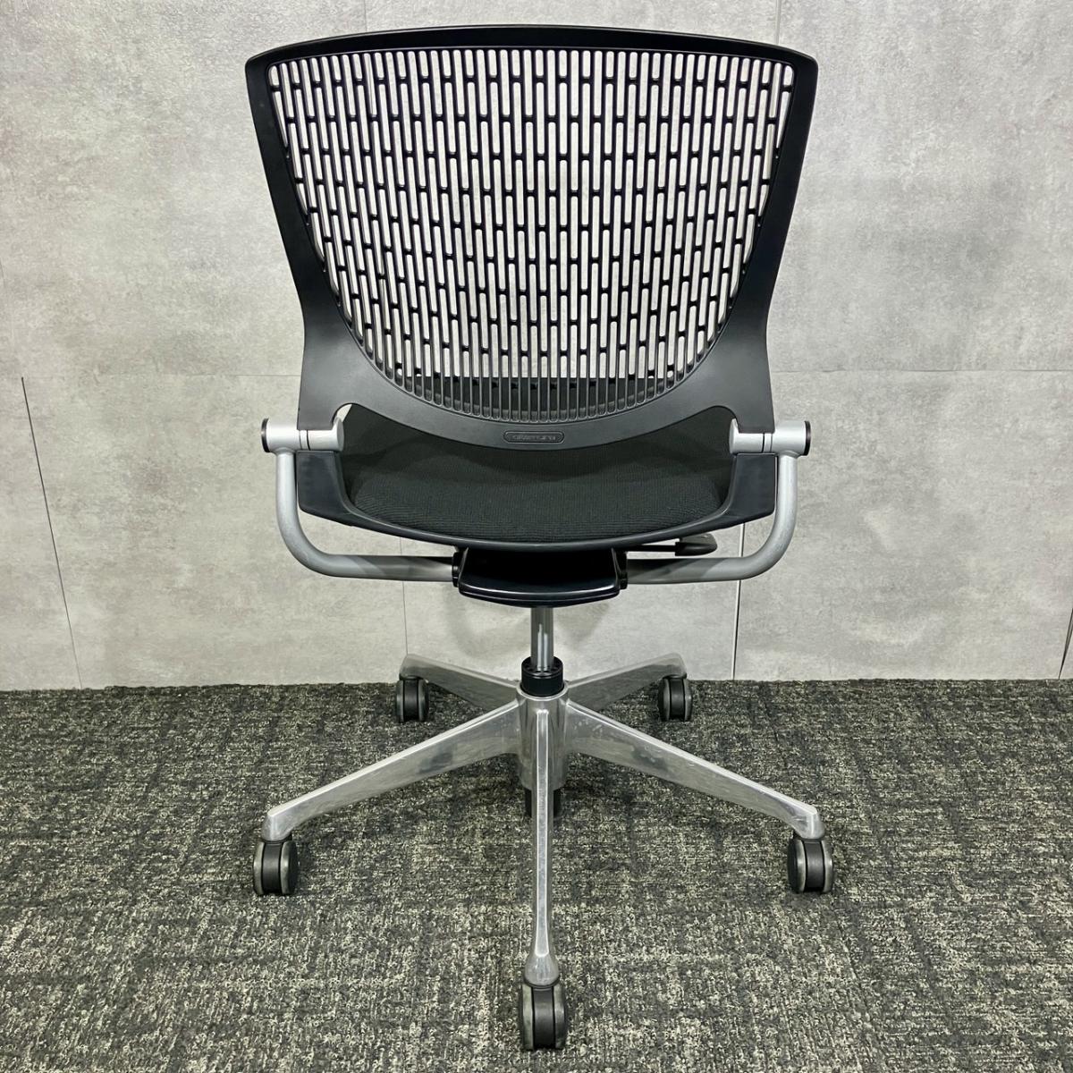 グラータチェア 中古 オカムラ ミーティングチェア グラータ Grata ミーティングチェア 肘付 グリーン 8142EA 中古オフィス家具 中古】グラータチェア オカムラ/okamura ミーティングチェア 587049