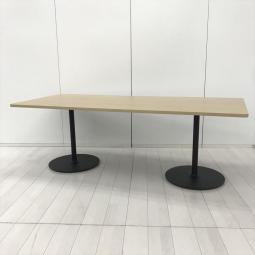 会議にも、打ち合わせにも！シンプルだから、長く使える！/オススメ(おすすめ) /人気商品【弊社使用欄：A01071612】■コクヨ（KOKUYO）製　フランカ（ Franka）シリーズ　ミーティングテーブル　会議用　W2100×D900×H720mm　■天板:木目調ナチュラル/脚ブラック