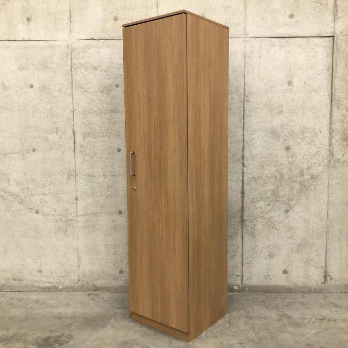 時代にマッチした木目カラー！重厚感溢れる役員向けロッカー！/オススメ(おすすめ) /人気商品【弊社使用欄：A90100629】■オカムラ（okamura）　グレースラインシリーズ　役員向けロッカー　ワードローブ　■W450×D450㎜　■シリンダー錠　■木目ナチュラル【社長室・応接室に】【ABW商材】
                        その他シリーズ
                                    中古
            