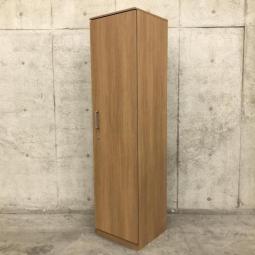 時代にマッチした木目カラー！重厚感溢れる役員向けロッカー！/オススメ(おすすめ) /人気商品【弊社使用欄：A90100629】■オカムラ（okamura）　グレースラインシリーズ　役員向けロッカー　ワードローブ　■W450×D450㎜　■シリンダー錠　■木目ナチュラル【社長室・応接室に】【ABW商材】