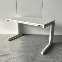 【安心の国内メーカー！スタンダードなサイズ幅1200㎜のオフィスデスク！】■イナバ(Inaba)製　平机　W1200×D700㎜　■引き出し・幕板(短め)付き　■ホワイト