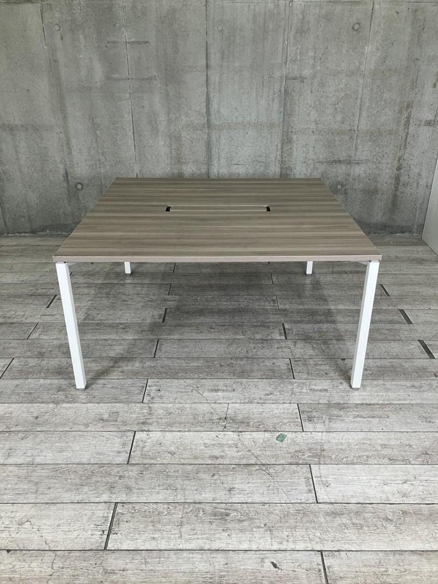 【フレキシブル使いこなせるお洒落なテーブルが入荷！】■オカムラ(okamura)製　アプションフリー(Aption Free)シリーズ　ワークテーブル　ミーティングテーブル　■配線カバー付き　■W1400×D1400×720mm　■天板:木目調ダーク/4本脚:ホワイト
                        アプションフリー
                                    中古
            