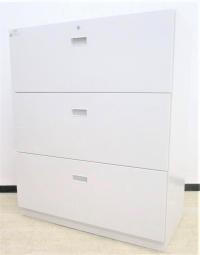 【2台限定】【A4ファイルも沢山収納可能！ホワイトカラーの人気シリーズ３段ラテラル書庫！】■イトーキ（ITOKI）製　シンラインシリーズ （THIN LINE）　３段ラテラル書庫　ローキャビネット　H1100mm　■シリンダー錠　■ホワイト