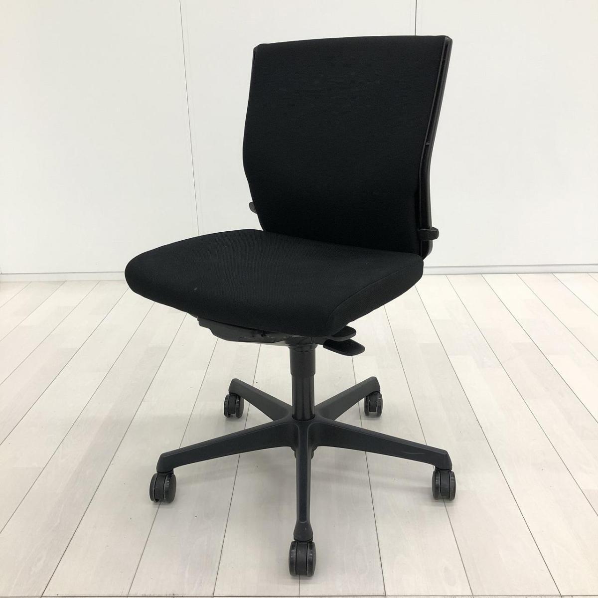 【基本性能を向上させたワンランク上のスタンダードモデル！長時間のデスクワークもランバーが快適にサポート！】■オカムラ(okamura)製　エスクード(ESCUDO)チェア　肘無　ローバック　クッションタイプ　■ブラック
                        エスクード
                                    中古
            