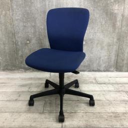 【シンプルなデザインと厚みのあるクッションが大人気！機能充実のワーキングチェア！】■オカムラ(okamura)製　スラート(sulato)チェア　ローバック　肘無し　■ミディアムブルー × ブラックシェル