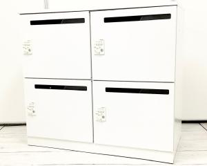 【在庫入替セール品】4人用 メールロッカー 投函口付 ダイヤル錠 マスターキー作成可能！ 白天板付 ホワイト コンセントあり オススメ(おすすめ) 大人気 ・KOKUYO/コクヨ ・EDIA/エディア ※横浜本店撮影画像※