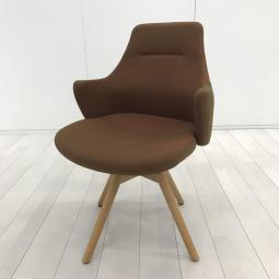 【木脚×ファブリック！暮らしにもオフィスにも合う一脚！】■オカムラ（okamura）製　ライブス ワークチェア（Lives Work Chair）■ファブリック張り　■木製脚　■テラコッタ