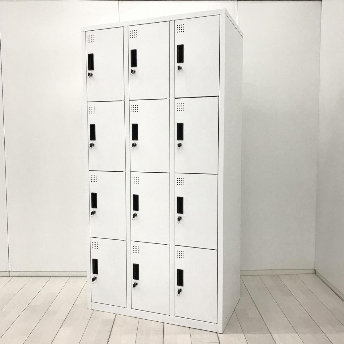 【1台で12名分の手荷物などを収納可能！移転や増員を検討されている方にオススメ！】■12人用ロッカー　更衣用ロッカー　W900×D515×1790㎜　■3列×4段収納　■シリンダー錠　■ホワイト【2604】弊社使用欄【A01072291】
                        その他シリーズ
                                    中古
            