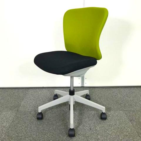 【587015】【ローコストチェアの定番！使いやすいスタンダードなデザイン１】■イナバ（INABA）製　バルチェシリーズ　肘無　ローバックチェア　■背面グリーン×座面ブラック　オフィスバスターズ　水戸サテライト　大子町　北茨城市　高萩市　日立市　常陸太田市　常陸大宮市　那珂市　東海村　ひたちなか市　城里町 水戸市　笠間市　茨城町　大洗町　小美玉市