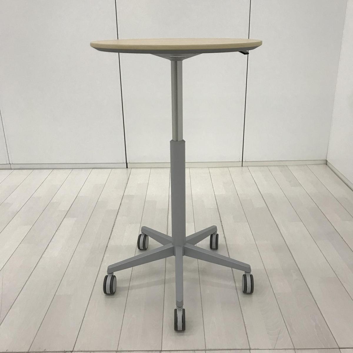 【昇降機能付きのカフェ風丸テーブル入荷！リフレッシュスペースなどにおすすめ！】■オカムラ（okamura）製　アルトコーボウ（Alt KOBO）　■昇降式丸テーブル　W600×H720～1000㎜　■キャスター付き　■天板:木目調/脚:シルバー【2511】弊社使用欄【A01046683】
                        その他シリーズ
                                    中古
            