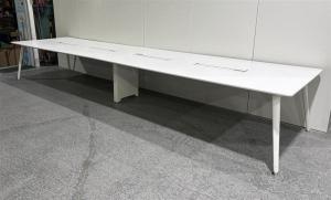 【1台限定！】オカムラ製最高級シリーズのPRECEDE（プリシード）のテーブル！中古　高級テーブル　会議　ミーティング　大型　W4800　D1200　四つ脚 【高級でインパクトのある会議室に！】