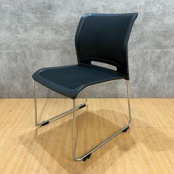 コクヨ製のスタッキングチェア(会議椅子・収納チェア)【カラベルシリーズ/ブラックカラー】が入荷いたしました！　＊良品を格安で！「オフィスバスターズ福岡南店」は、福岡を拠点として、全国へ中古オフィス用品・オフィス家具を提供しております。