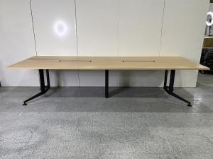 【1台限定】コクヨ（KOKUYO）　大型会議用テーブル　WT-400　配線無し　天板カラー：木目ナチュラル　木目で安らぎを演出　W3200×D1200の8名推奨サイズ