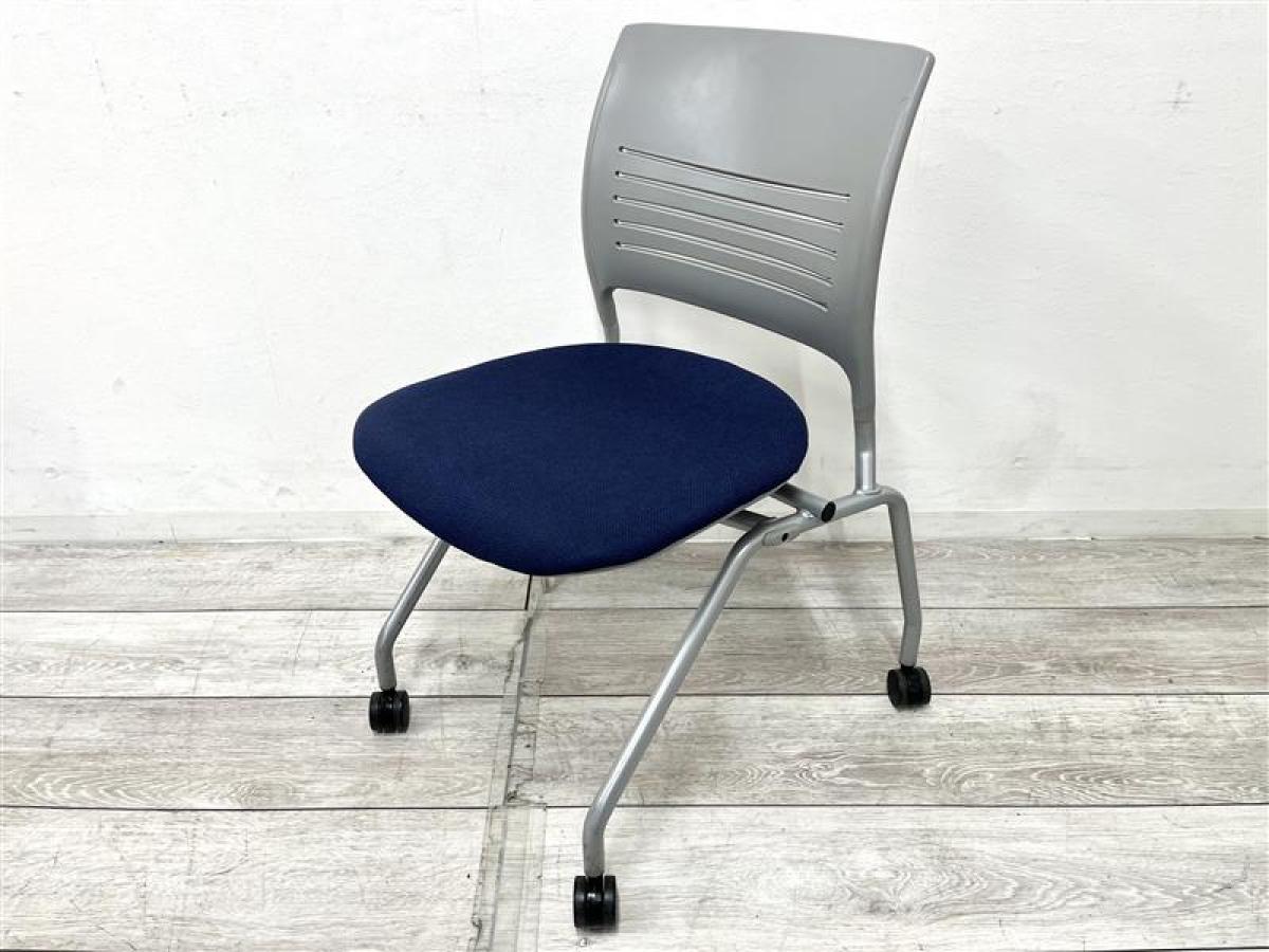 【定価約7万円】【重ねて収納可能！スペースの削減におすすめなネスティングチェア！】■オカムラ（okamura）　エレナ（Elena）　ネスティング　会議用　ミーティングチェア　■ブルー
                        エレナ
                                    中古
            