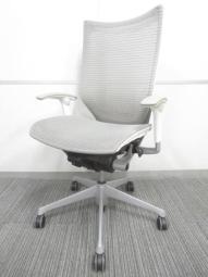 【良い椅子は腰を守る投資です！人間工学に基づいた快適設計！】■オカムラ　バロンチェア　可動肘付　ライトグレー　背座メッシュ　■ワンランク上のワーキングチェア！【Okamura　Baron】