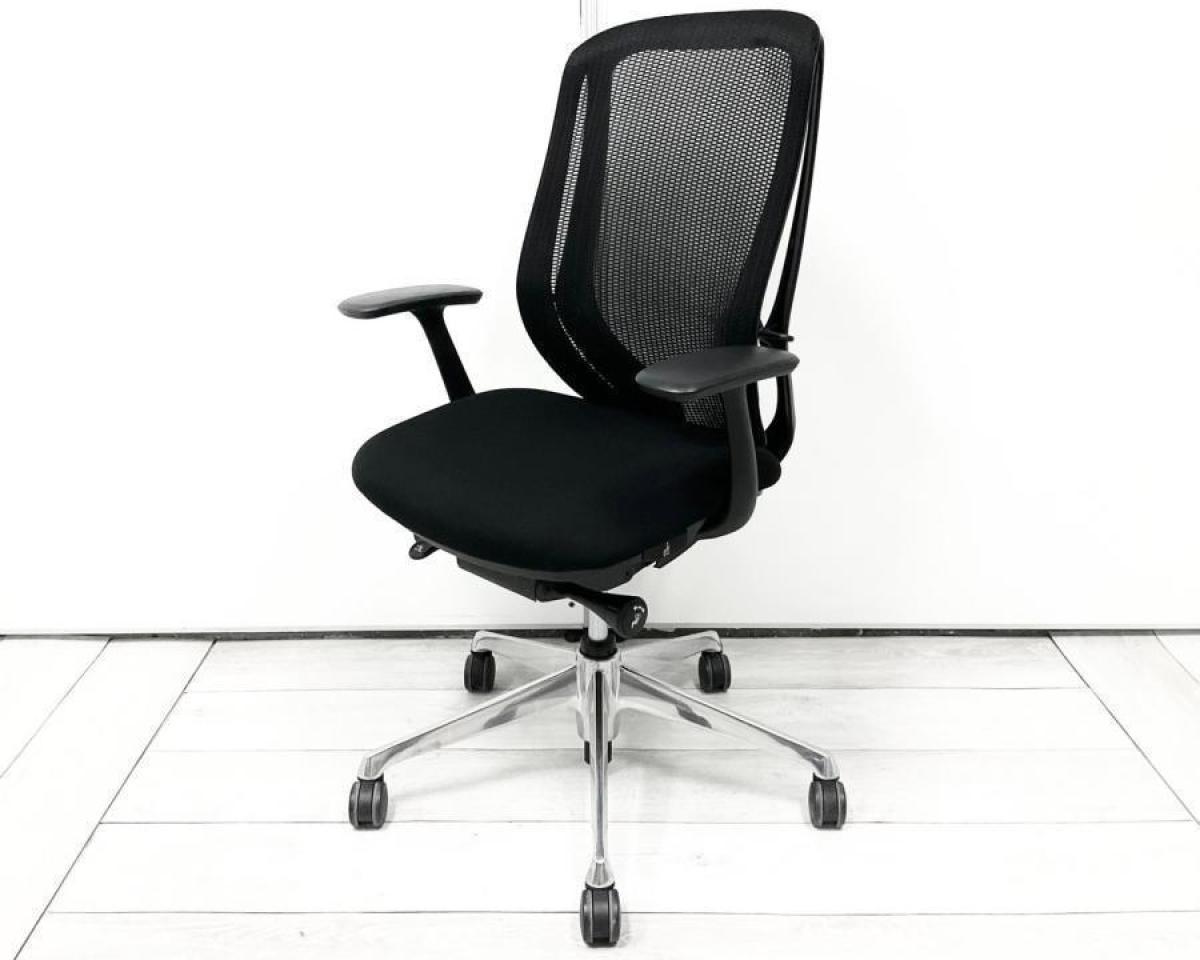 【前傾チルト機能付き！　オカムラ製品で最も人気を集める高機能メッシュチェア！】■オカムラ（okamura）製　シルフィ（Sylphy）肘付ハイバック　■ブラック　■固定肘　■背面メッシュ　※2025年製
                        シルフィーメッシュ
                                    中古
            