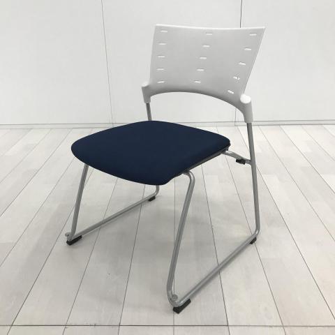 【中古】モノンチェア KLD-330GB-ZWB2 イトーキ（ITOKI） スタッキングチェア