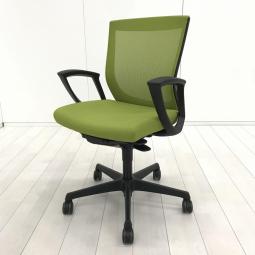 【基本性能を向上させたワンランク上のスタンダードモデル！長時間のデスクワークもランバーが快適にサポート！】■オカムラ（okamura）製　エスクード（ESCUDO）チェア　肘付き　ローバック　背面メッシュ　■サークル肘　■イエローグリーン