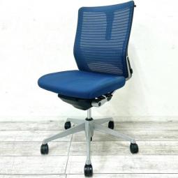 【在庫入れ替え】広めの座面＆上質なクッションで長時間のデスクワークも快適にサポート！背面メッシュで透過性＆通気性〇！
■オカムラ/コーラルチェア（Choral）/ミディアムブルー　ランバーサポート付　ハンガー付【T4】