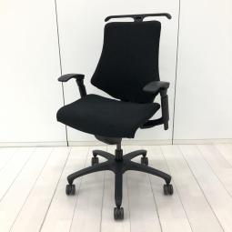 【在庫入替セール品！（本在庫限定価格）】【姿勢の変化にフレキシブルに対応！座り心地も抜群な高機能チェア！】■イトーキ(ITOKI)製　エフ(f)チェア　肘付　ローバック　クロスバックタイプ　■可動肘・ハンガー付き　■ブラック　【弊社使用欄：A01044341】【HU】