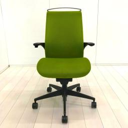 【ワンタッチ操作で快適な座り心地！】■コクヨ製　エムフォーチェア　肘付　グリーン　■スタイリッシュなデザイン！【KOKUYO　M4】