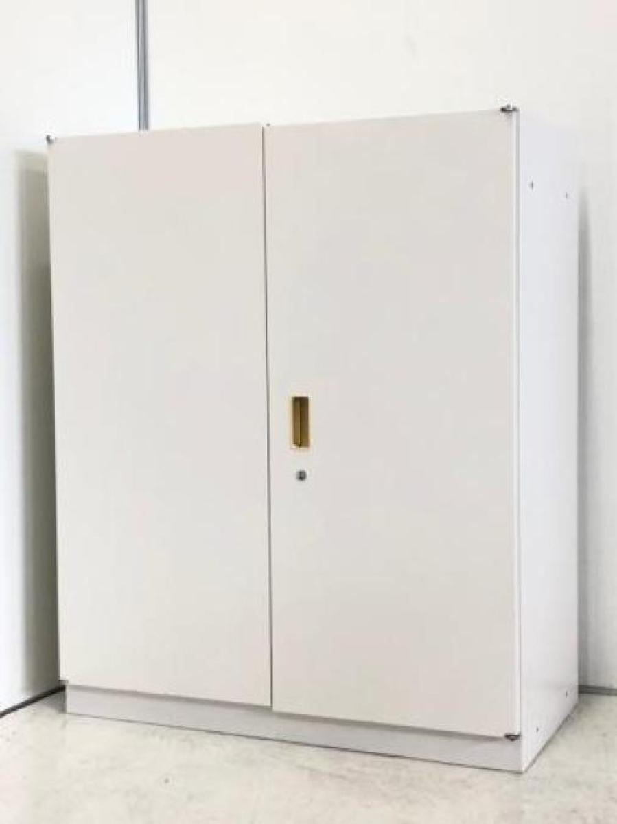 オフィス収納の定番商品！観音開きタイプのため収納物が確認しやすい！メイドインジャパンの高品質！
■イトーキ/シンライン/ホワイト
                        シンライン
                                    中古
            