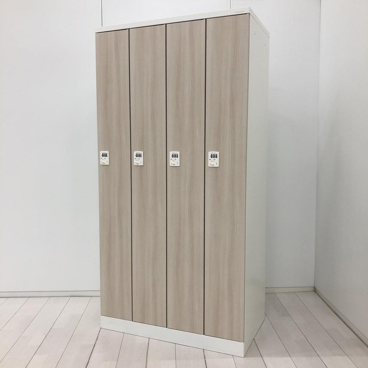 【空間になじむ木目調！上質オフィスをつくる収納！】■オカムラ（okamura）製　レスピアシリーズ　4人用ロッカー　更衣用ロッカー　W900×D515H1790㎜　■ダイヤル錠　■木目調
                        レスピア
                                    中古
            