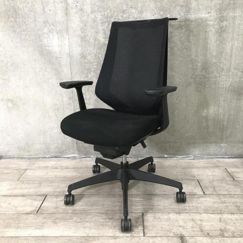 【568363】【様々な体系や姿勢にも柔軟にフィット！　座り心地抜群の肘付きハイバックチェア！】■コクヨ（KOKUYO）製　デュオラ　■ブラック ブラックフレーム　■ハイバック　■背面メッシュ　■固定肘　■コートハンガー付　■樹脂脚　オフィスバスターズ　水戸サテライト　大子町　北茨城市　高萩市　日立市　常陸太田市　常陸大宮市　那珂市　東海村　ひたちなか市　城里町 水戸市　笠間市　茨城町　大洗町　小美玉市