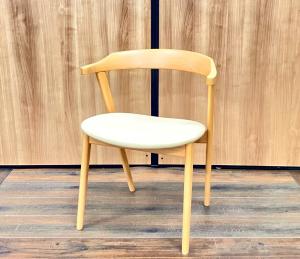 【木の温かみが感じられるお洒落なチェア！　大人気オフィス家具メーカー製のミーティングチェアが入荷いたしました！】■オカムラ(okamura)製　L114シリーズ　ミーティングチェア　フレーム：ナチュラル　座面：イエローベージュ（ビニールレザー）【AD】