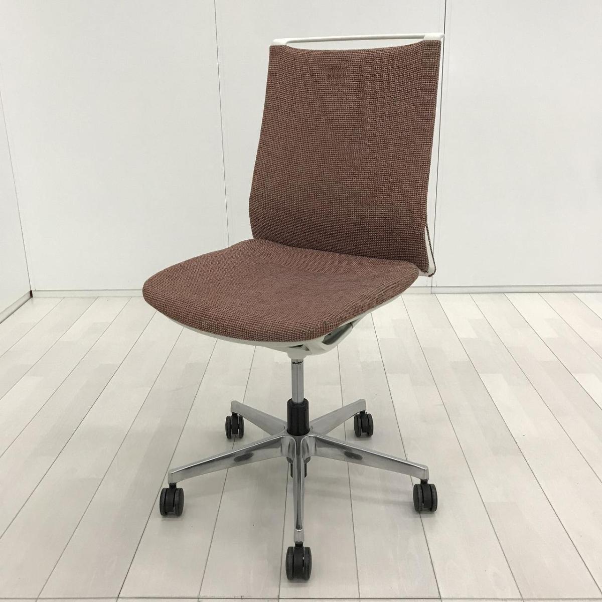 【スタイリッシュさが人気のオフィスチェア！インナーメッシュ構造による優しく包み込む座り心地！】■オカムラ(okamura)製　　モード(mode)チェア　肘無ミドルバック　クロスバックタイプ　■レッド
                        モード
                                    中古
            