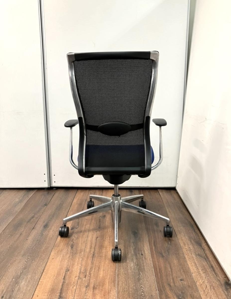 コクヨ　フォスター　エクストラハイバック　可動肘置き付き　事務椅子　黒『中古良品』 中古】フォスターチェア コクヨ/KOKUYO 肘付ハイバックチェア 587508