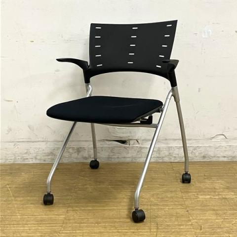 イトーキ　マノスシリーズ　ネスティングチェア　ブラック　背パッドなし　肘付きなのが嬉しいポイント【愛知・名古屋・豊田・静岡・浜松】