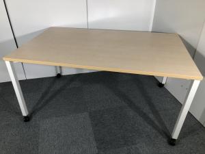 【キャスター付きなので移動もらくらく！　内田洋行製の人気商品です！】■内田洋行(UCHIDA)　■ノティオ(notio)　■ミーテイングテーブル　W1500×D750×H720㎜　■天板：ナチュラル(木目)　脚：ホワイト　【脚のキャスターほロック可能！】