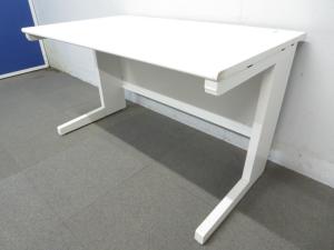 【在庫入替】【ゆとりのあるワークスペース！】■イナバ製　平デスク　W1400mm　ホワイト　引出し無 ※愛知※名古屋※豊田※三重