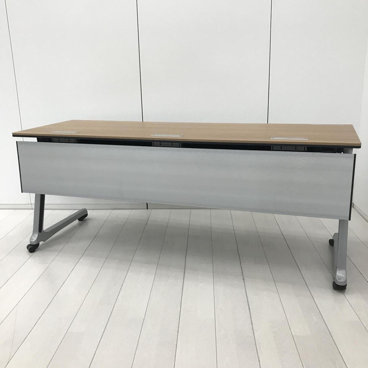 【動かす、つなぐ、すぐ使える。会議を止めないスマートテーブル！】■オカムラ（okamura）製　インターアクトシリーズ（INTER ACTNT）　サイドスタックテーブル　W1800×D600×H720mm　■キャスター付　■ 配線口付き　■天板:ナチュラル/脚:シルバー
                        インターアクトPRO
                                    中古
            