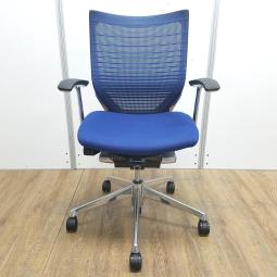 【人間工学に基づいた設計で自然な姿勢をサポート！】■オカムラ　バロンチェア　デザインアーム付　ミディアムブルー　グラデーションサポートメッシュ　■誰にでもベストなポジションが得られる先進設計！【在庫入替セール品！（本在庫限定価格）】