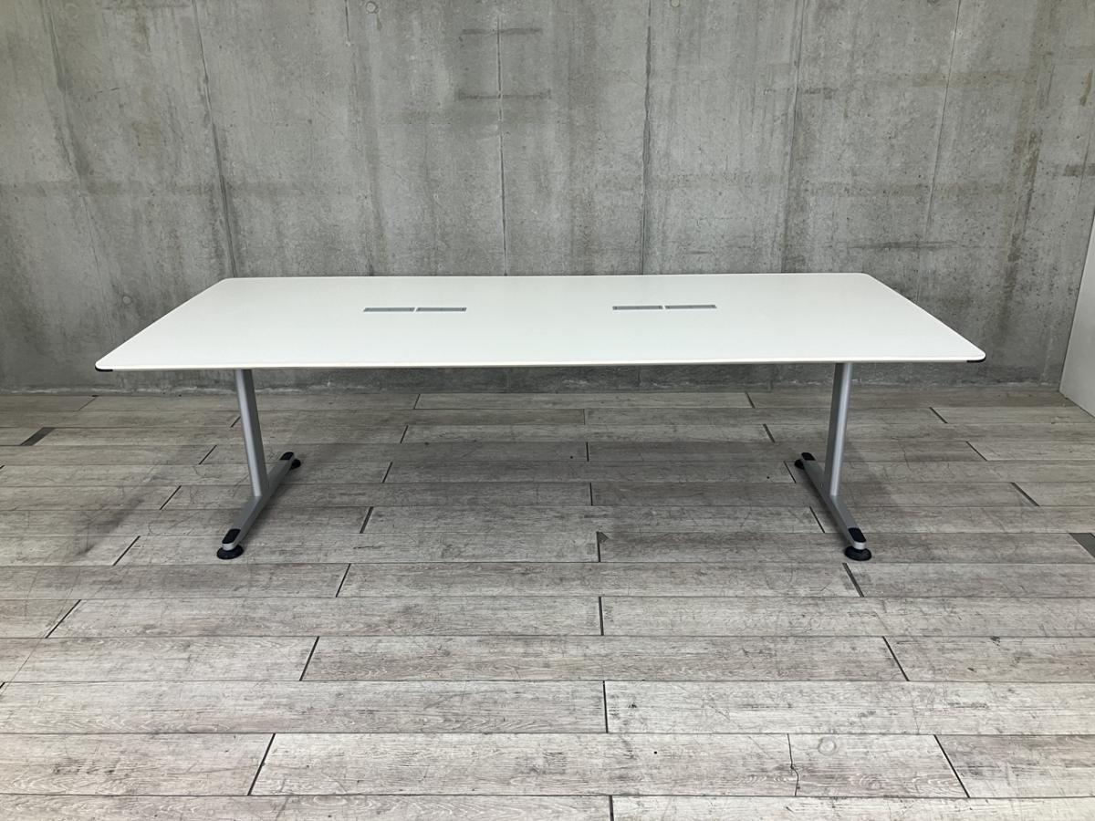 【4/28(火)入荷予定の商品となります！】【配線孔付のミーテイングテーブル！6～8人用の会議に最適！】■コクヨ（KOKUYO）製　ビエナ（VIENA）シリーズ　ミーティングテーブル　会議用　W2400×D1050㎜　■配線ダクト付　■天板:ホワイト/T字脚:シルバー
                        ビエナ
                                    中古
            