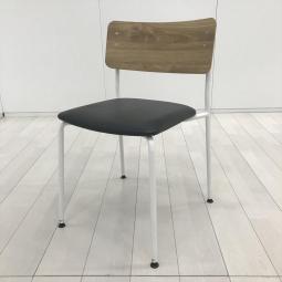 【4/28(火)入荷予定の商品となります！】【シンプルだから、どんな空間にもちょうどいい！】■コクヨ（KOKUYO）製　プロッカ（Plocka）チェア　スタッキングチェア　肘無　座クッション（エコPVCレザー）　■背:ティンバーミディアム/座:ブラック