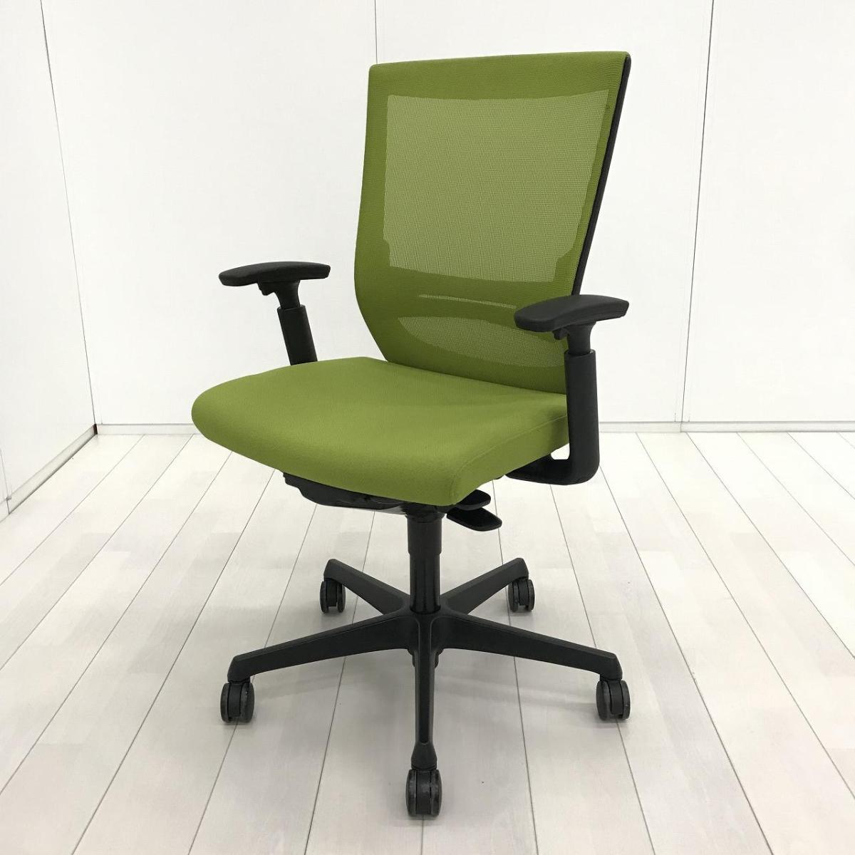 【基本性能を向上させたワンランク上のスタンダードモデル！長時間のデスクワークもランバーが快適にサポート！】■オカムラ(okamura)製　エスクード(ESCUDO)チェア　肘付きハイバック　背面メッシュ　■可動肘・ランバーサポート付き　■イエローグリーン×ブラックシェル
                        エスクードメッシュ
                                    中古
            