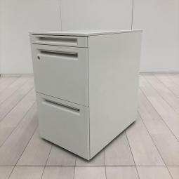 【4/28(火)入荷予定の商品となります！】【フリアドデスクや平机の収納力アップに！ファイルや書類の収納に最適な3段ワゴン！】■オカムラ(okamura)製　アドバンス(ADVANCE)シリーズ　3段ワゴン　フリアド用　H650mm　■ホワイト　■シリンダー錠