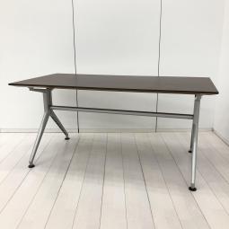 【会議や打ち合わせにオススメの人気ミーティングテーブル！シンプルなデザインで様々な空間にフィットする定番商品！】■イトーキ　DDシリーズ　ミーティングテーブル　会議用　■天板：木目ナチュラル 　脚：シルバー　■W1500×D900㎜