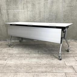 【動かす、つなぐ、すぐ使える。会議を止めないスマートテーブル！】■オカムラ（okamura）製　インターアクトNTシリーズ（INTER ACTNT）　サイドスタックテーブル　W1800×D600×H720mm　■キャスター付　■ 配線口付き　■ホワイト