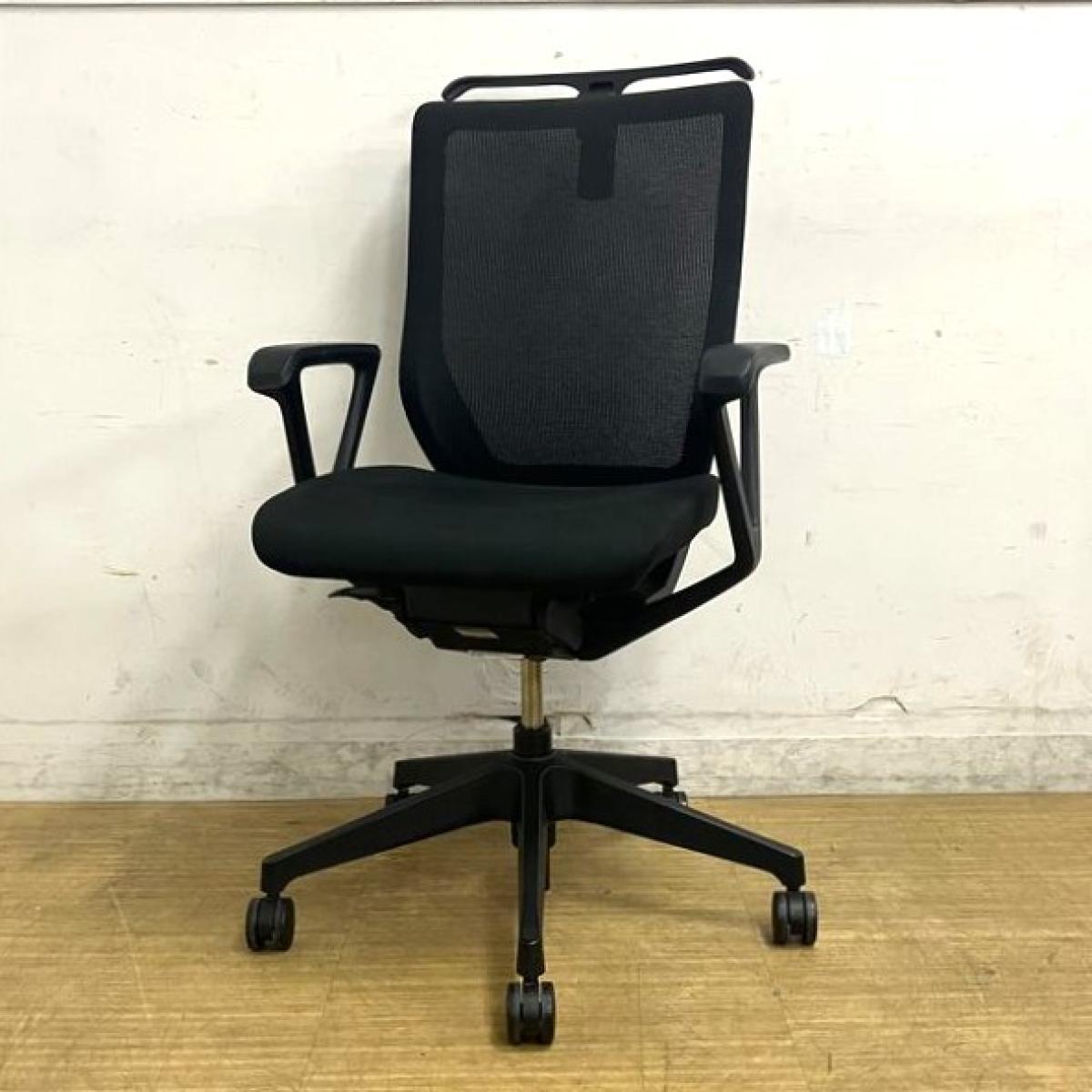 イトーキ　ミレッザ　肘付きハイバックモデル　可動肘　ブラック×ブラックフレーム　ロッキングレンジ調節　コートハンガー付き
                        ミレッザ ロッキング有
                                    中古
            