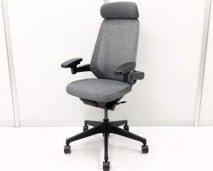 【2023年製】【デザインとハイパフォーマンスの両立を！新世代ワークチェア】■イトーキ（ITOKI）製　ノートチェア（nort）　肘付き　ハイバック　背面メッシュ　■可動肘・■グレー×ブラックシェル