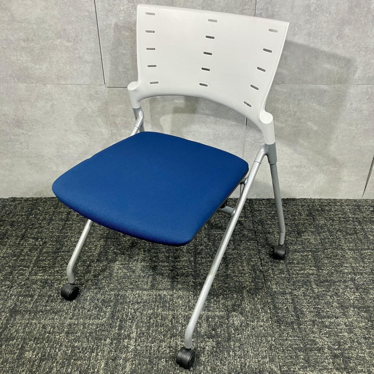 【定価約4万円！！ブルー×ホワイトのオシャレなネスティングチェアの入荷です！！】 /ミーティング用・会議用に　イトーキ製　使わない時は畳んで収納可能　　安い　福岡　天神　博多　九州最大級
                        マノスチェア
                                    中古
            